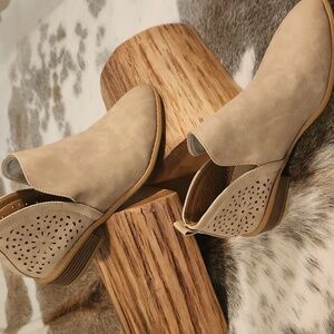 🎁Decorative Ankle Boots - Size 8.5